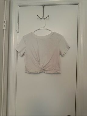 Cropped Twist Front Tee - Size M Bundle